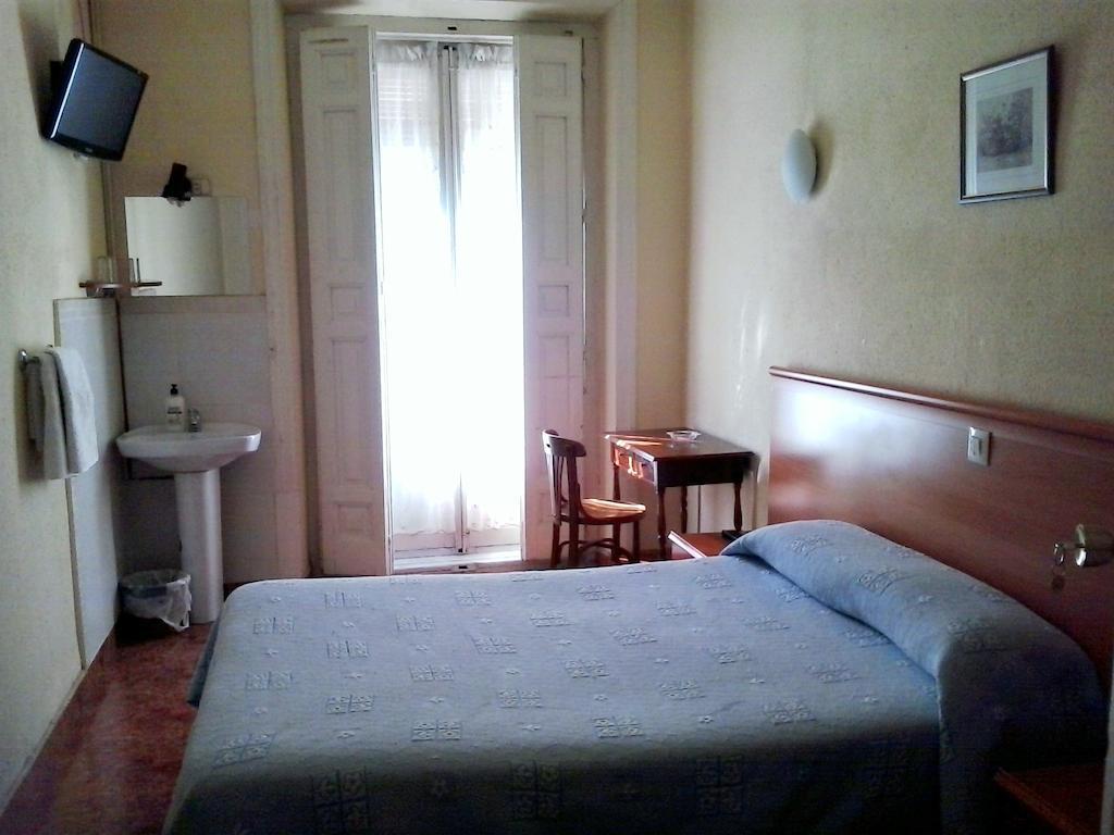 Hostal Alonso Madrid Room photo